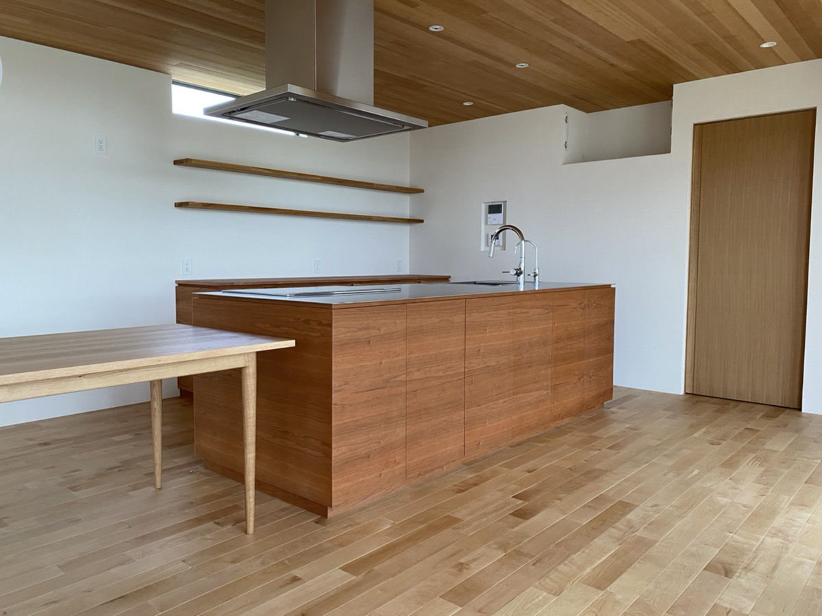 幅3000ほどの大きなキッチンでもデザインの統一感を出す方法